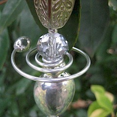 Detail, mooie zilveren bol kersthanger